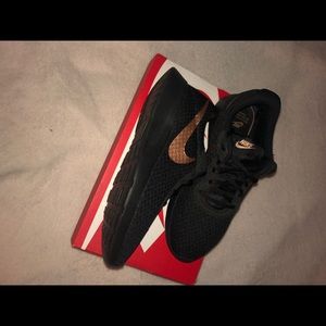 Nike Tanjun Running Sneakers